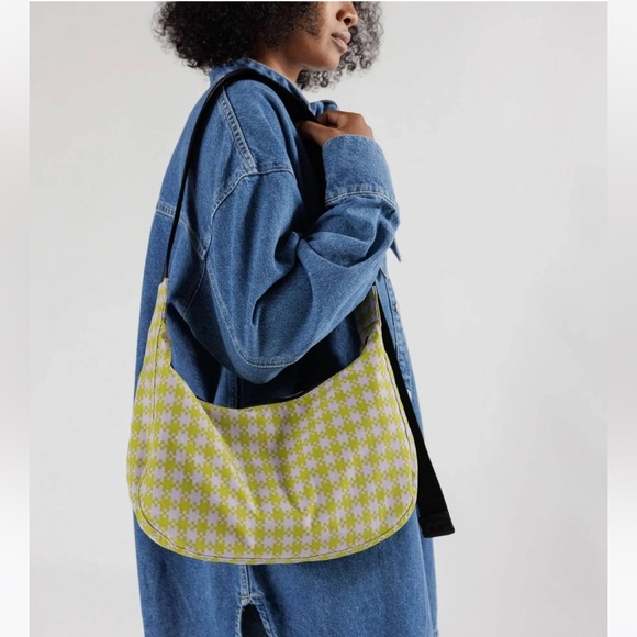 BAGGU Handbags - Baggu medium crescent bag in pink/pistachio pixel gingham